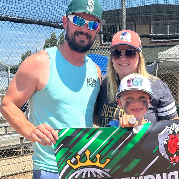 Meet your Posher, Alyssa - Picture 2 of 2